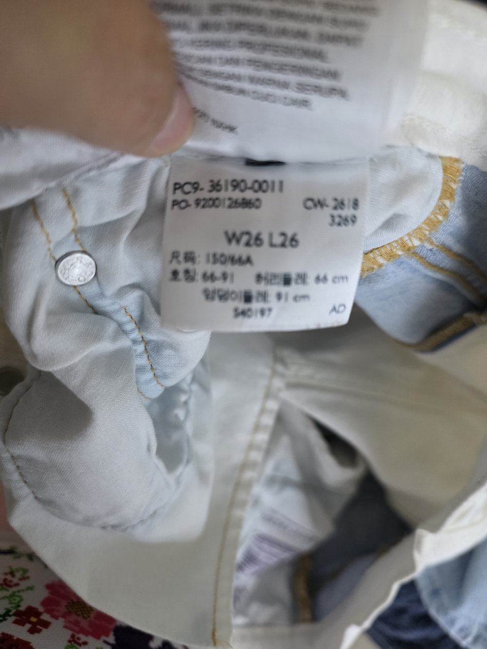 Levi’s Premium 501 Original Crop Pieced Jeans Two Tone White Blue Colorblock 26 - Picture 6 of 7